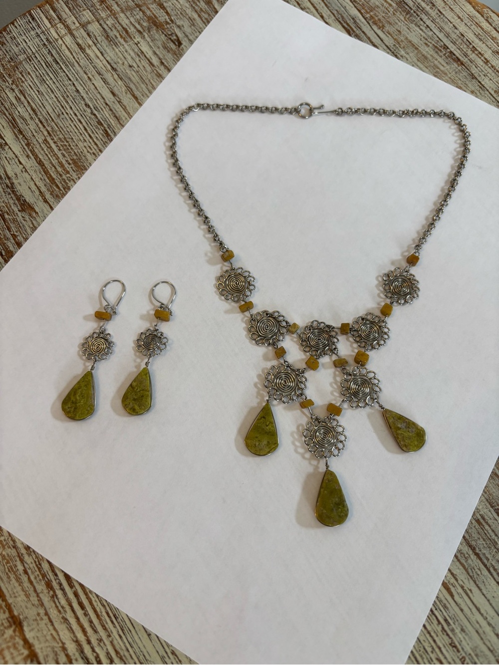 Jewelry Set Hand Crafted Silver-Tone Filigree Necklace and Green Stone Earrings